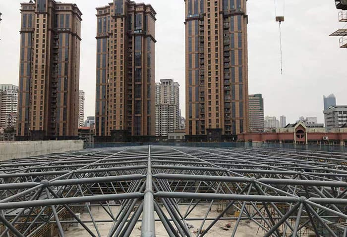 螺栓球节点网架定制,适用于煤场封闭料棚网架工程施工 徐州网架厂家好的销售渠道是什么?